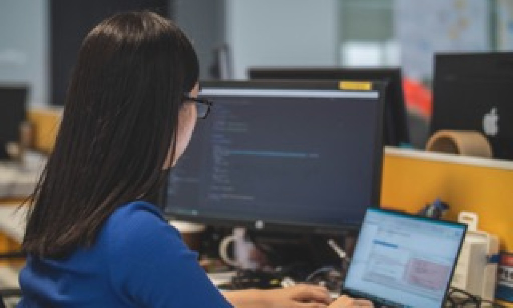 Women in Tech: Breaking Barriers and Building Futures